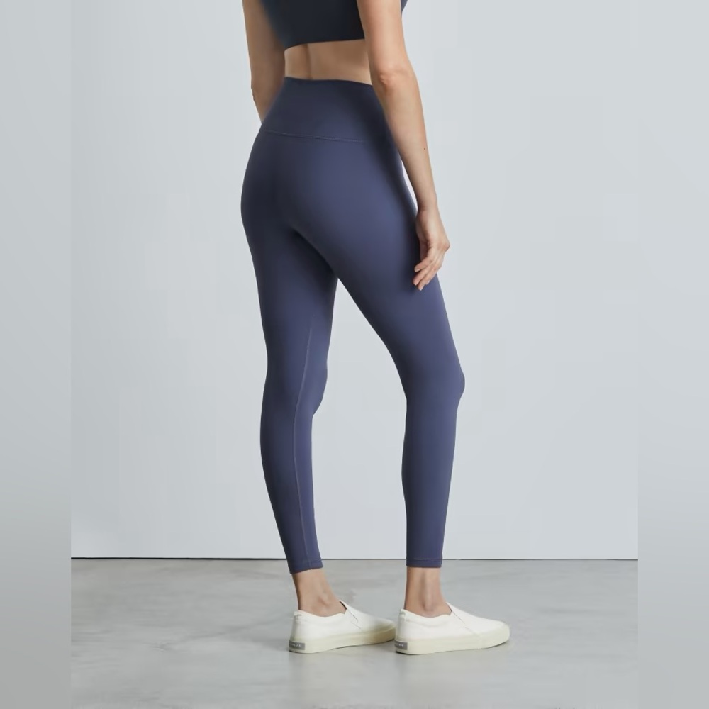 Everlane Perform Legging - Picture 2 of 5
